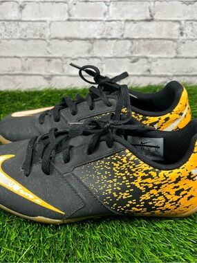 Nike Youth Indoor Soccer Shoes Bombax 3Y Black Yellow Gold Cleats VGC